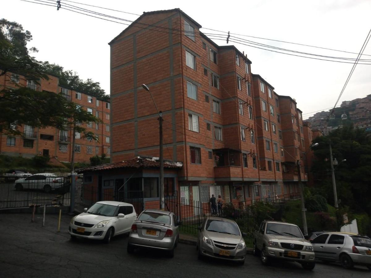 Apartamento 201 Amplio Y Comodo Medellin 90 Mts Exterior foto