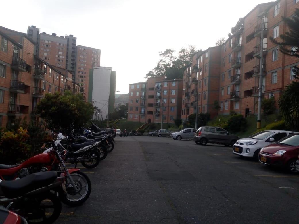 Apartamento 201 Amplio Y Comodo Medellin 90 Mts Exterior foto